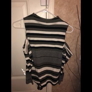 Off shoulder 🤔shirt